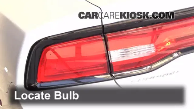 2013 Dodge Charger SE 3.6L V6 FlexFuel Éclairage Feux de position arrière (remplacer ampoule)
